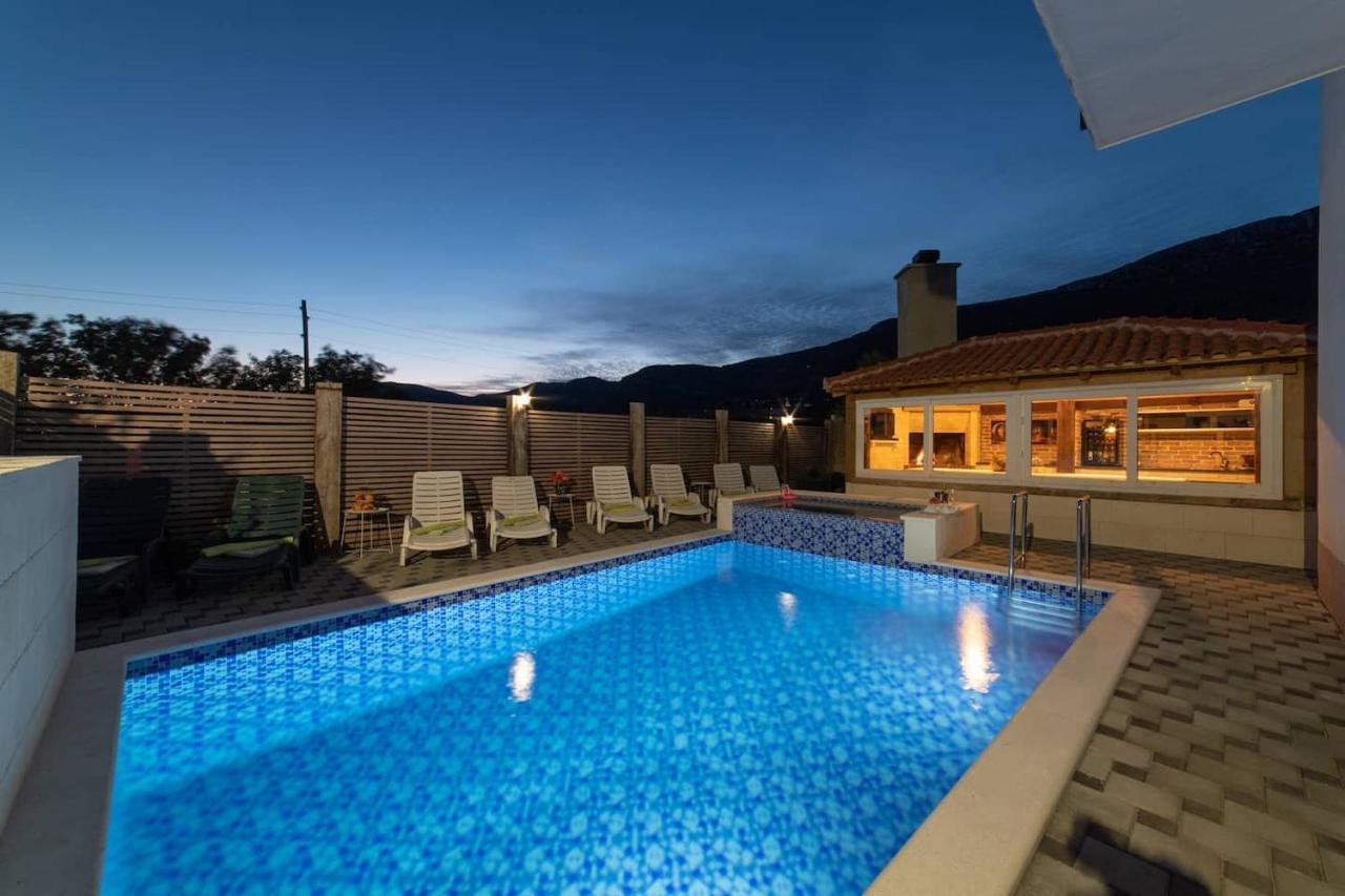 Chester With Heated Pool *
